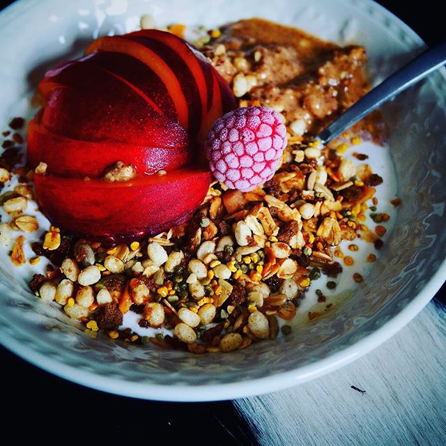 🍑🍑🍑🍑 are in season!!! Well in the Mediterranean and back home in Romania! But I managed to get these #organic plump beauties from @wholefoodsmarketuk. You can tell when fruits are in season by the sweet smell they release. So my tummy will be all happy with no unripe fruit. Would love to hear what fruits are in season in the places where you guys are!