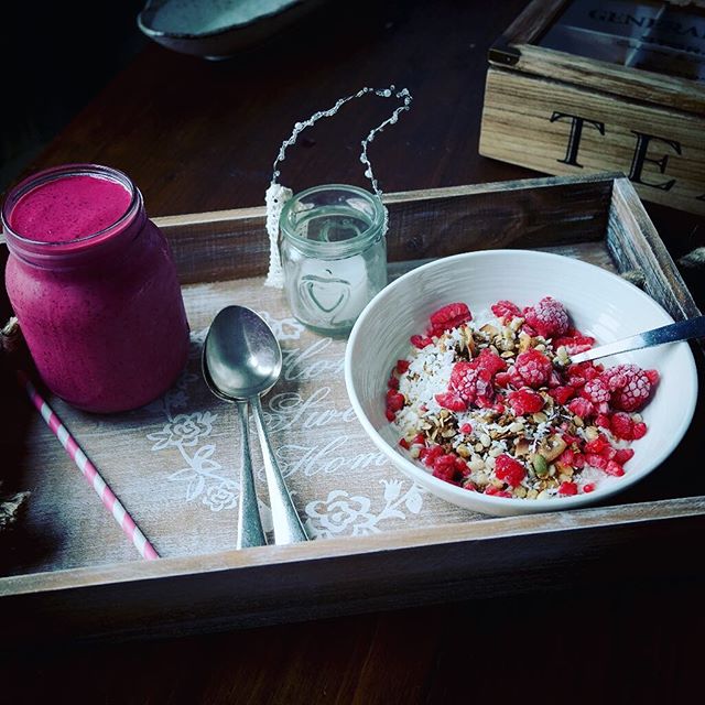 Breakfast this morning seems to be a delight of pink shades❤️. #cleaneating was never easier: yogurt raspberry granola for me to recover those aching muscles and raspberry, beetroot, nuts, oats and chia seeds smoothie for Mr. W. #theorganiccookery #eatwell #healthyfood #breakfast #saturday #weekend