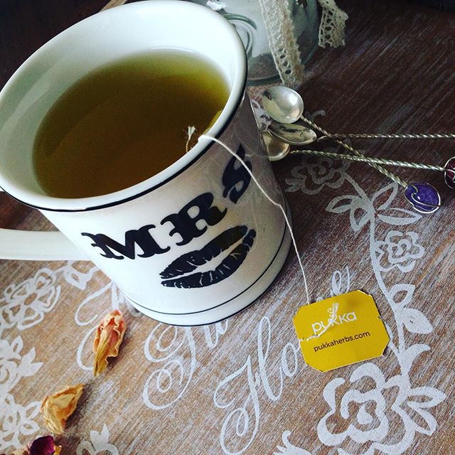 This morning I decided to try a revitalising turmeric and lemon balm green tea for an #alkaline boost to my morning #healthylifestyle #theorganiccookery